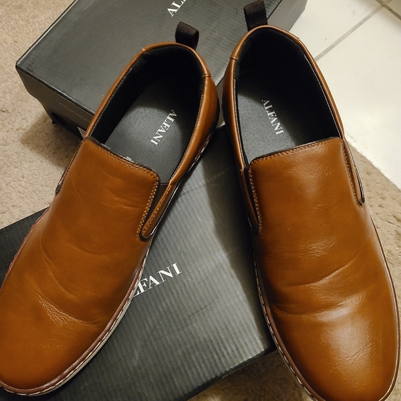 Shoes - Picture 4 of 5